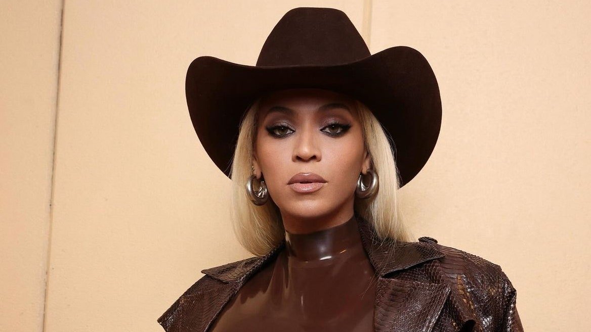 Read more about the article Beyoncé Managed to Make a Skin-Tight Latex Dress Fit Her Cowboy Carter Aesthetic